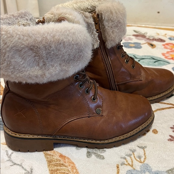 Denver Hayes Tan Leather Boots with Fur Trim - Picture 3 of 5